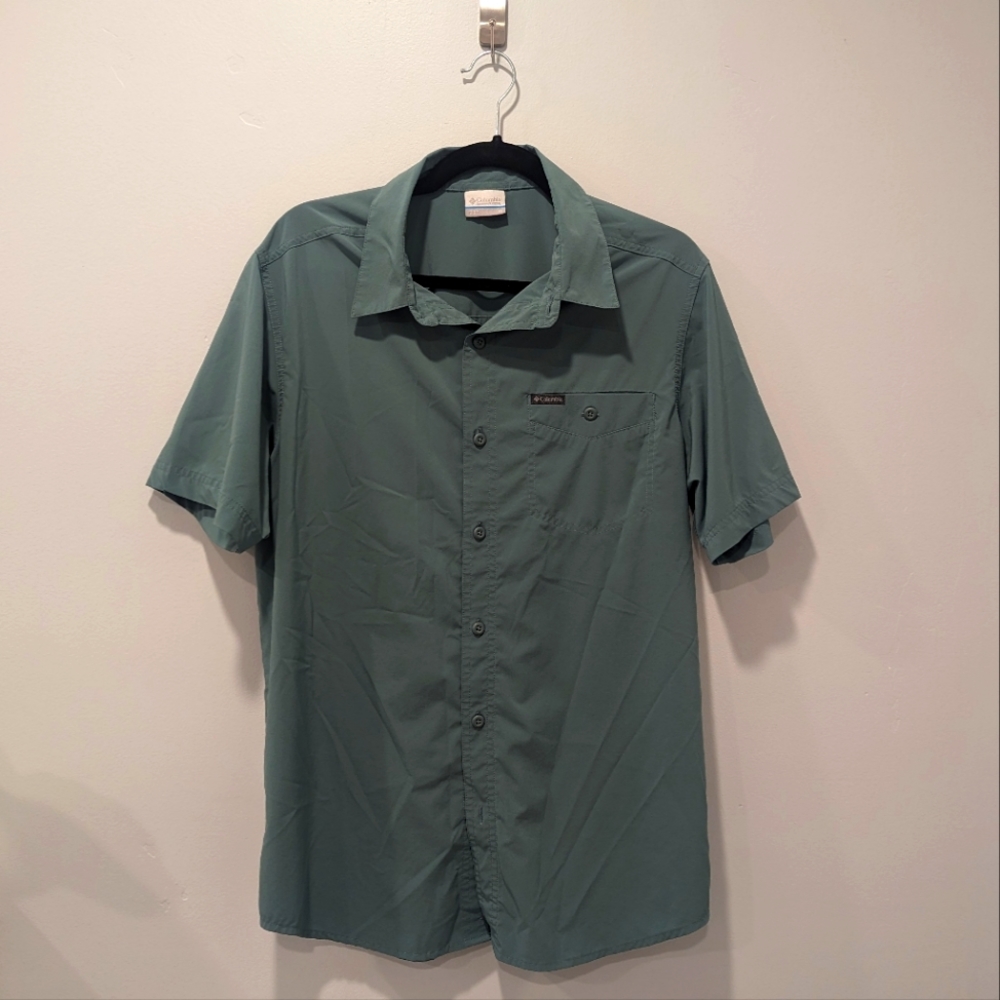 Columbia Short-Sleeve Button-Down Shirt in Green